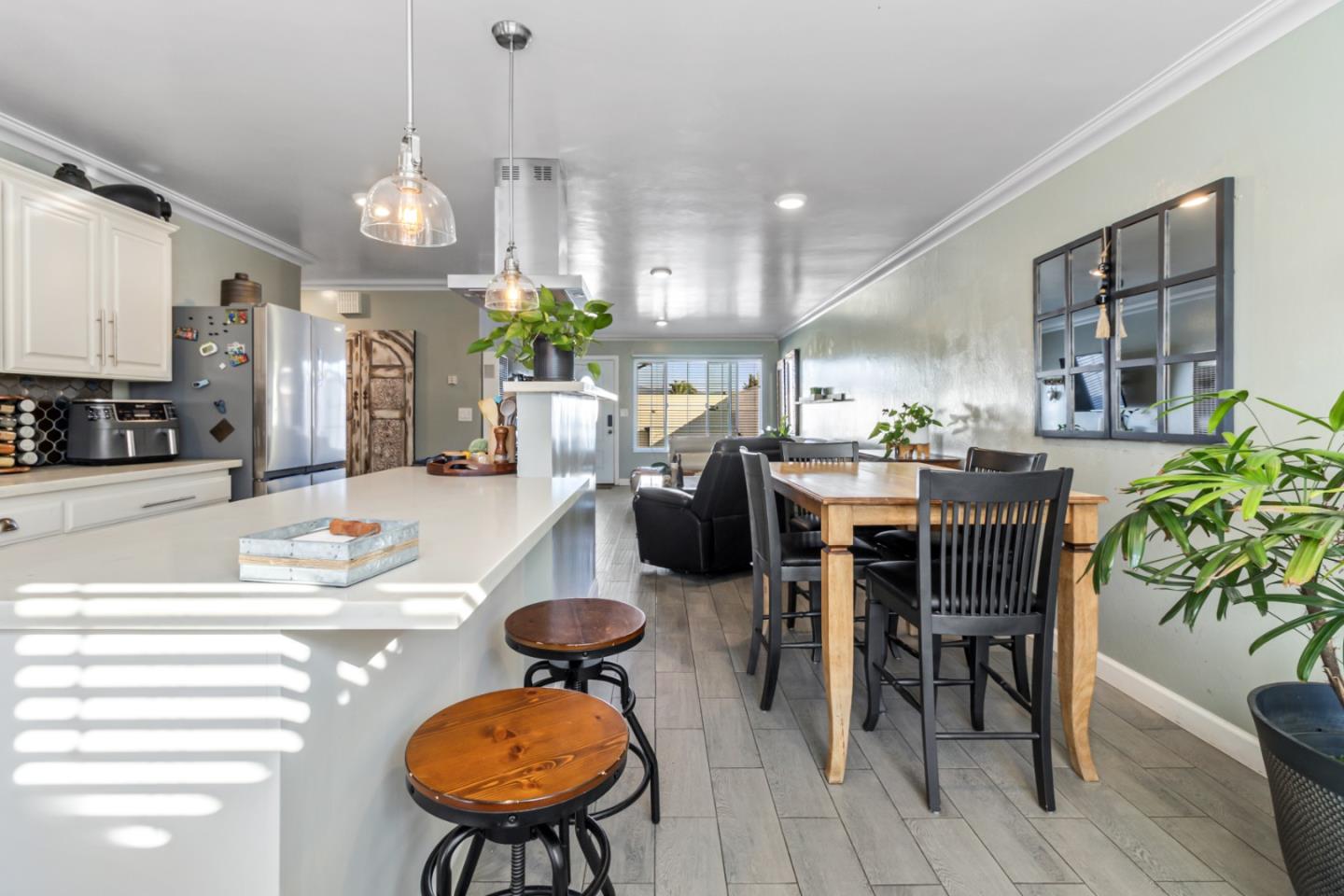 Detail Gallery Image 11 of 29 For 1667 Klamath Dr, Salinas,  CA 93906 - 4 Beds | 2 Baths