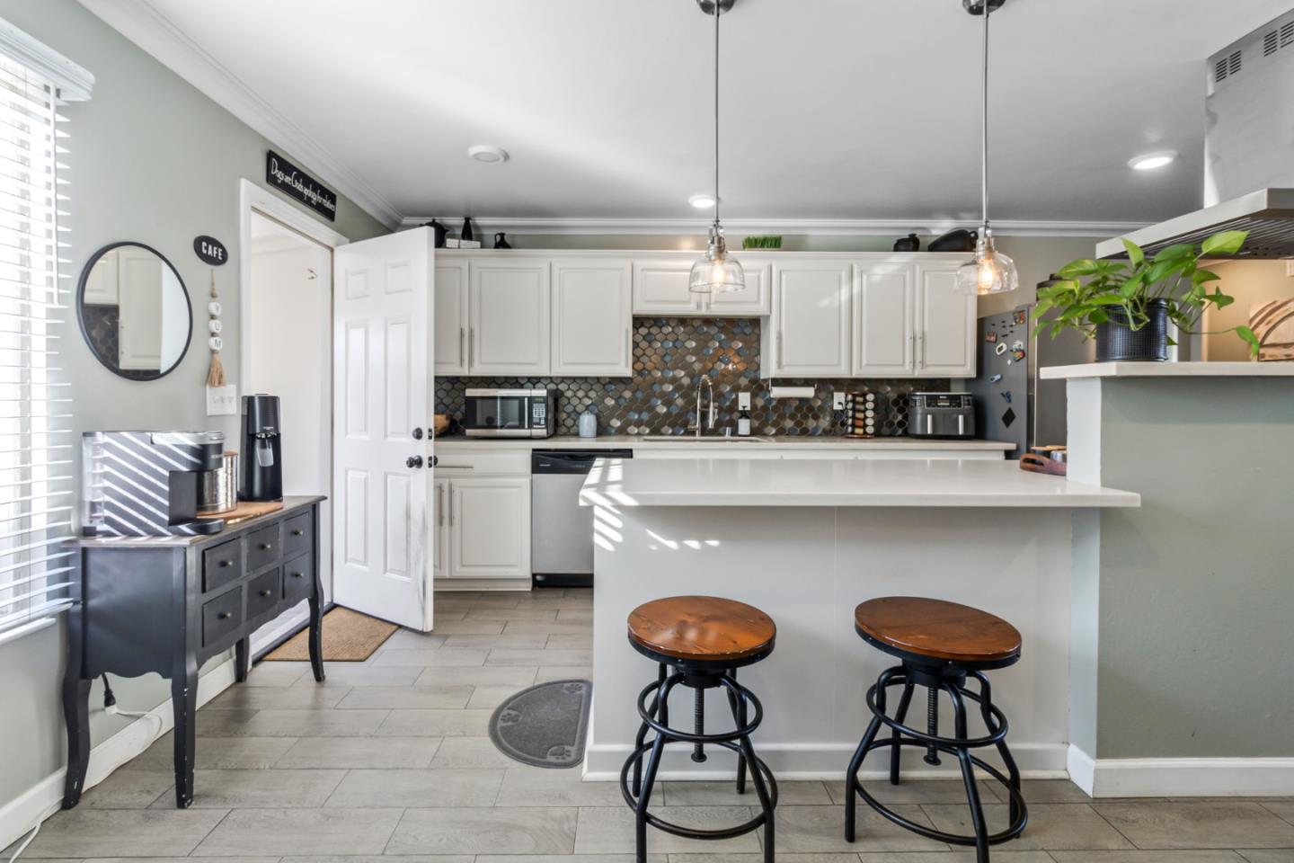 Detail Gallery Image 13 of 29 For 1667 Klamath Dr, Salinas,  CA 93906 - 4 Beds | 2 Baths