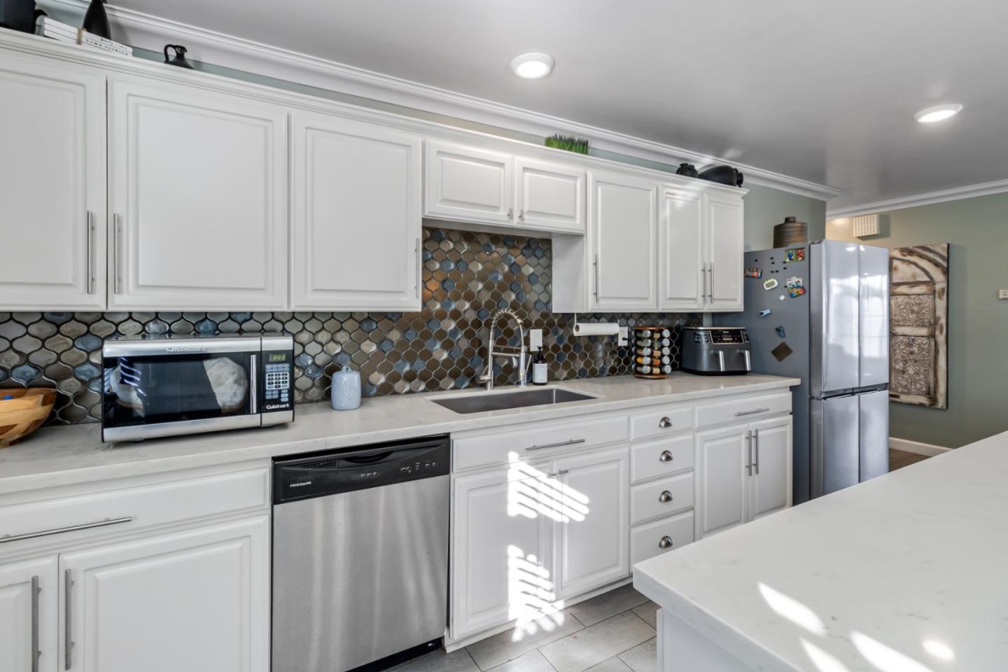 Detail Gallery Image 14 of 29 For 1667 Klamath Dr, Salinas,  CA 93906 - 4 Beds | 2 Baths