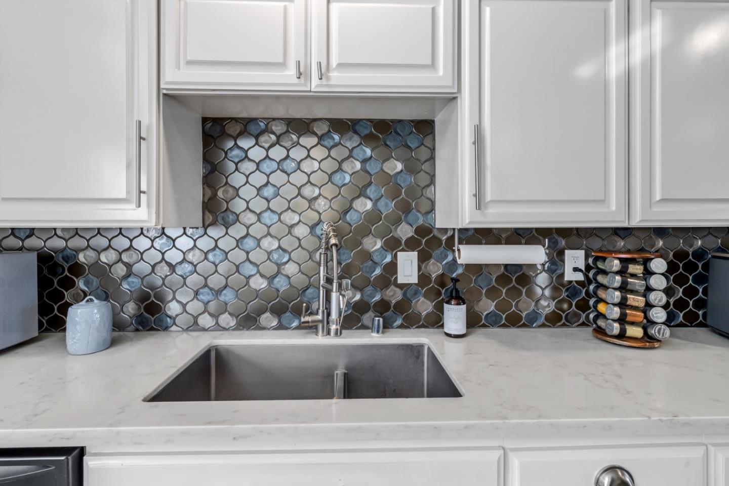 Detail Gallery Image 15 of 29 For 1667 Klamath Dr, Salinas,  CA 93906 - 4 Beds | 2 Baths