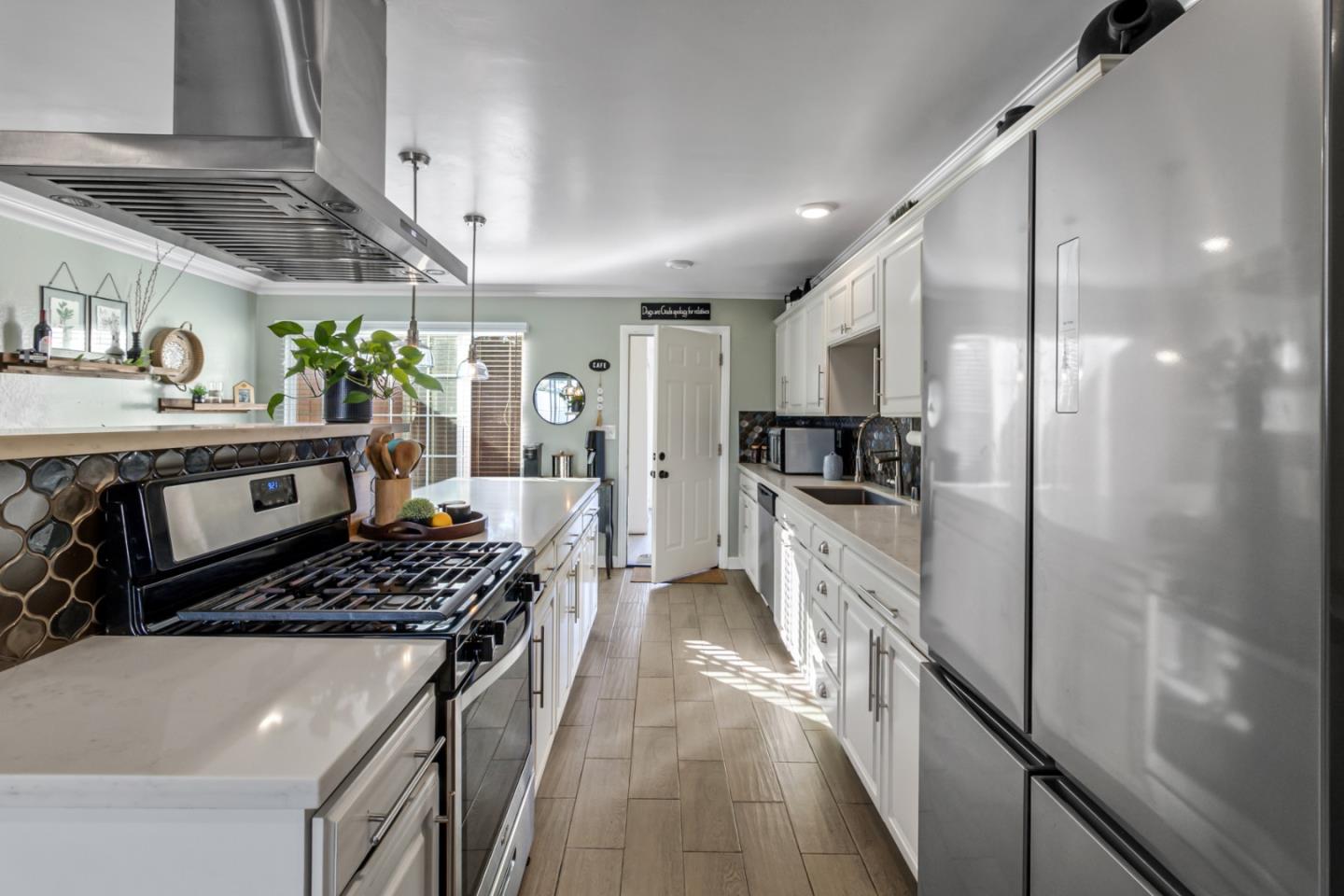 Detail Gallery Image 17 of 29 For 1667 Klamath Dr, Salinas,  CA 93906 - 4 Beds | 2 Baths