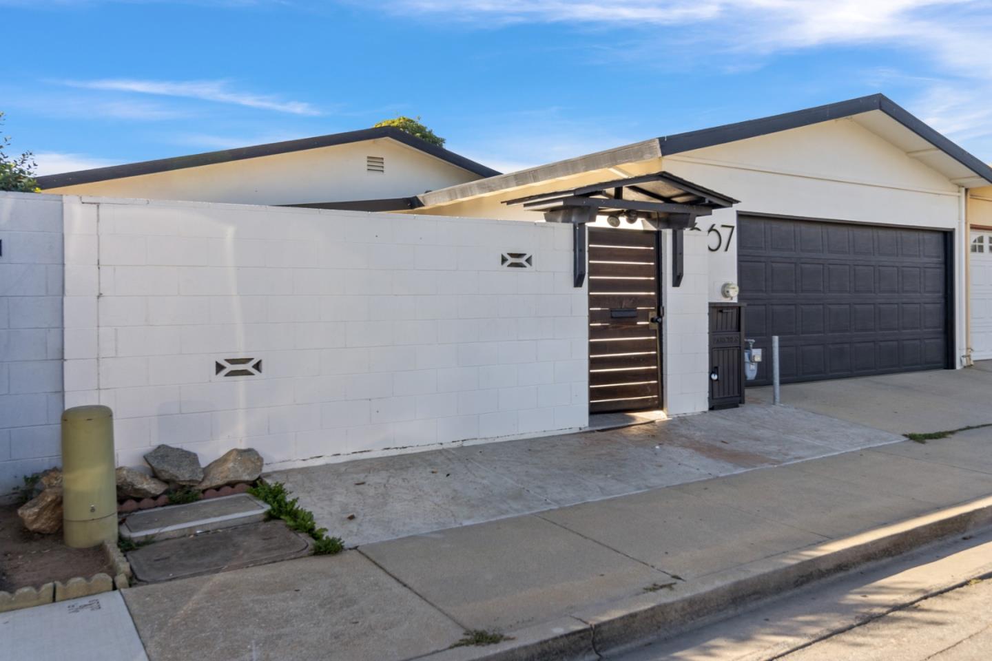 Detail Gallery Image 2 of 29 For 1667 Klamath Dr, Salinas,  CA 93906 - 4 Beds | 2 Baths