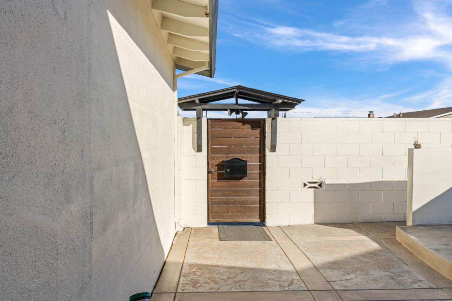 Detail Gallery Image 3 of 29 For 1667 Klamath Dr, Salinas,  CA 93906 - 4 Beds | 2 Baths