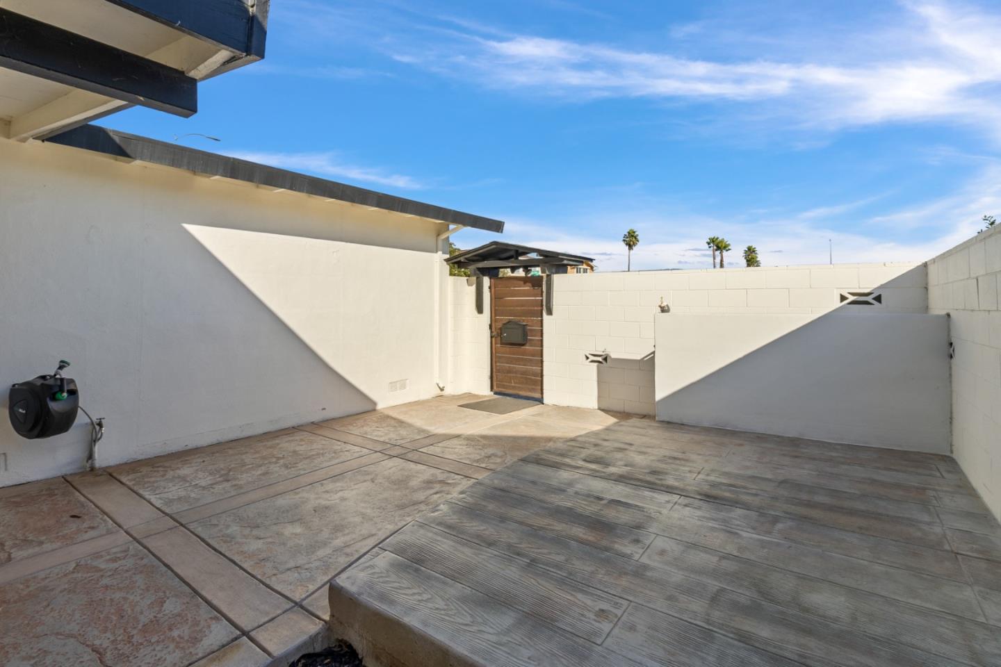 Detail Gallery Image 4 of 29 For 1667 Klamath Dr, Salinas,  CA 93906 - 4 Beds | 2 Baths