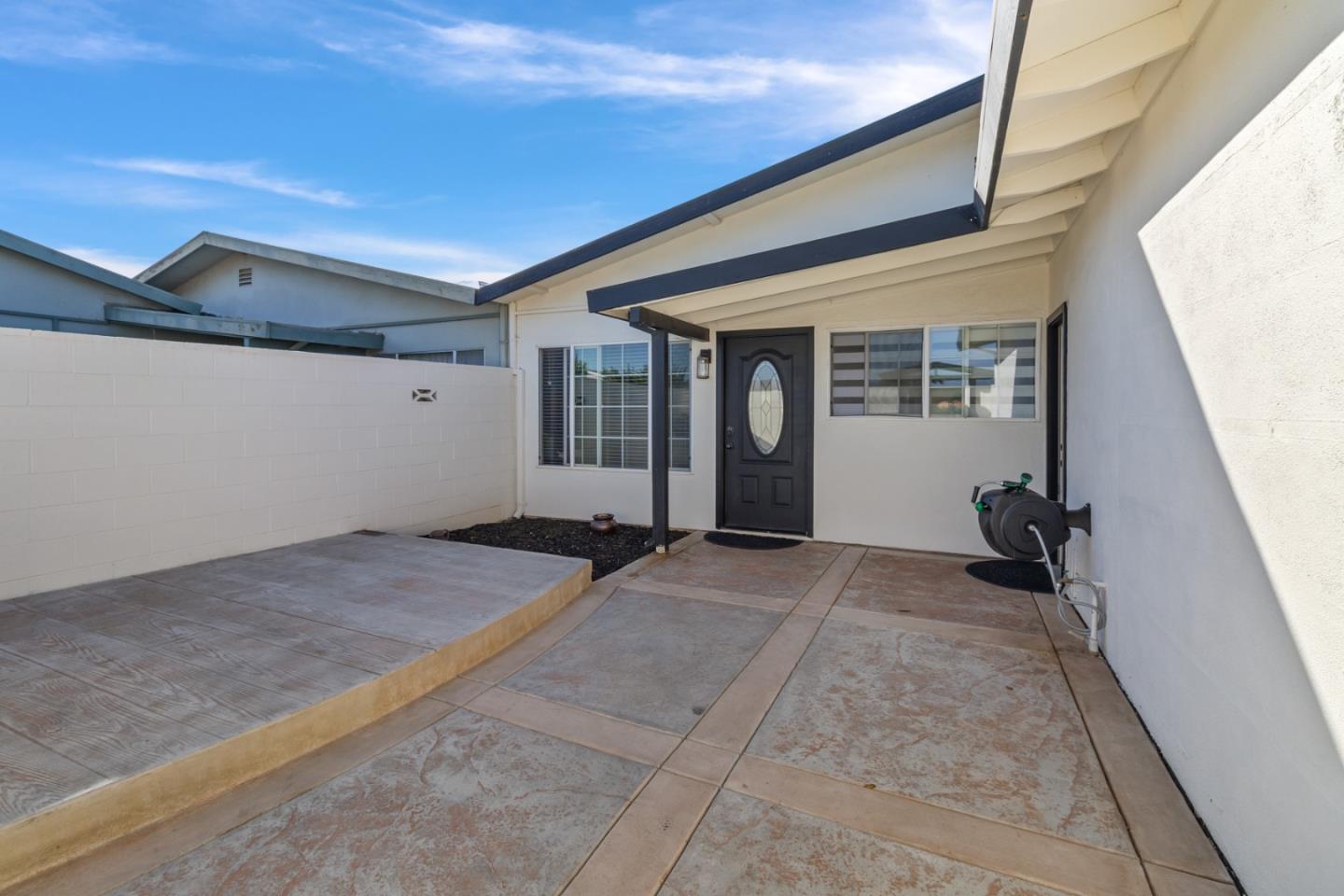 Detail Gallery Image 5 of 29 For 1667 Klamath Dr, Salinas,  CA 93906 - 4 Beds | 2 Baths