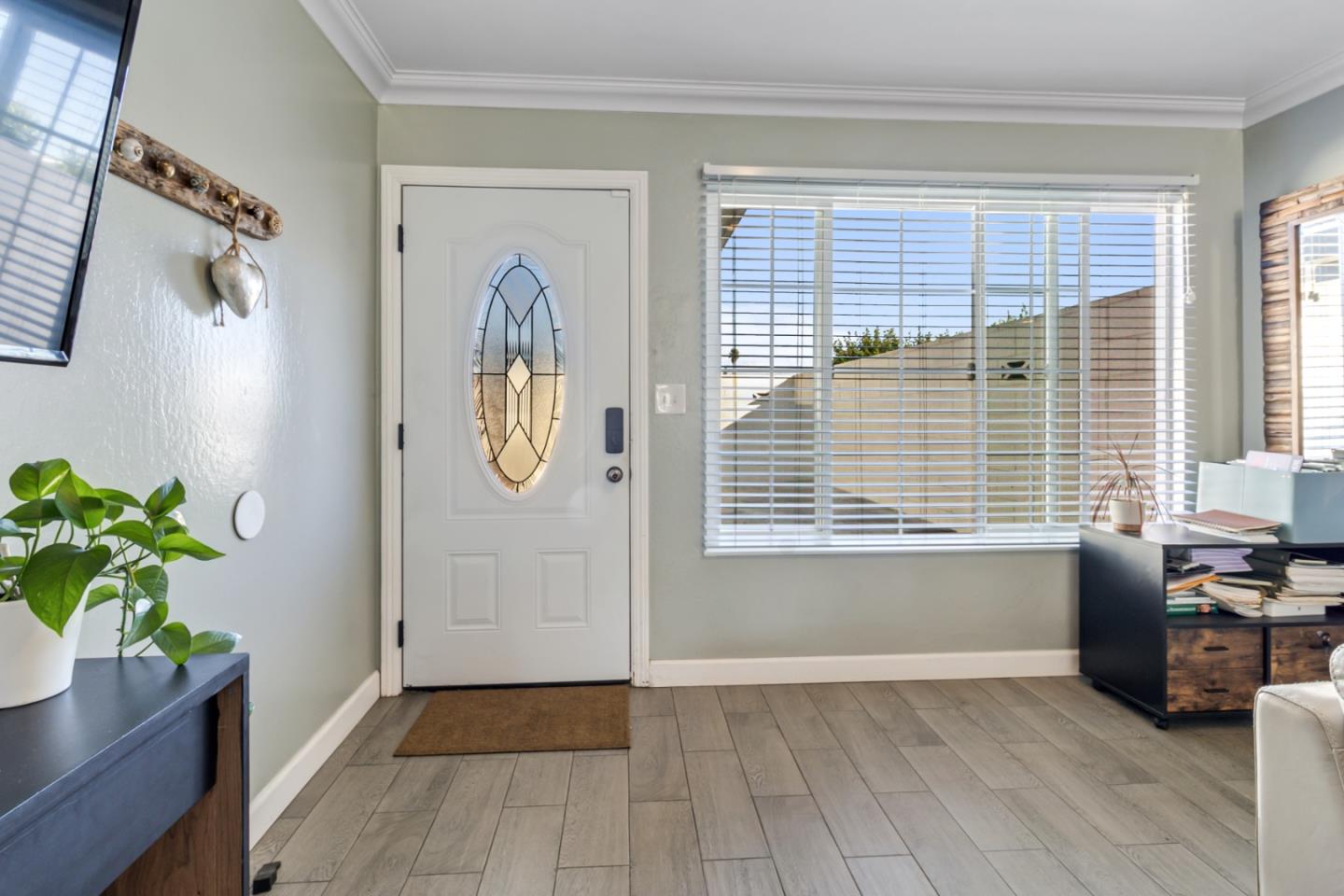 Detail Gallery Image 6 of 29 For 1667 Klamath Dr, Salinas,  CA 93906 - 4 Beds | 2 Baths