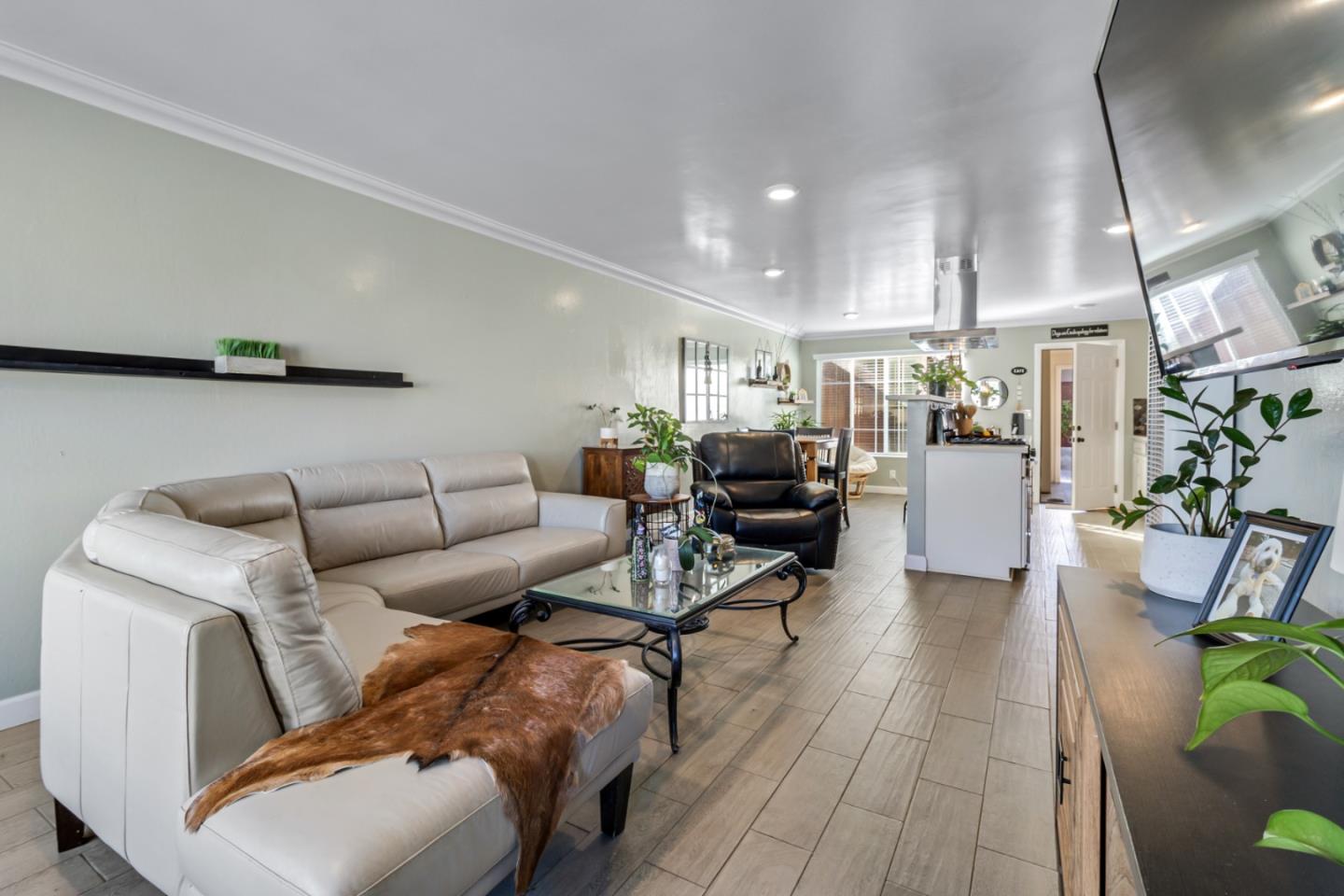 Detail Gallery Image 7 of 29 For 1667 Klamath Dr, Salinas,  CA 93906 - 4 Beds | 2 Baths