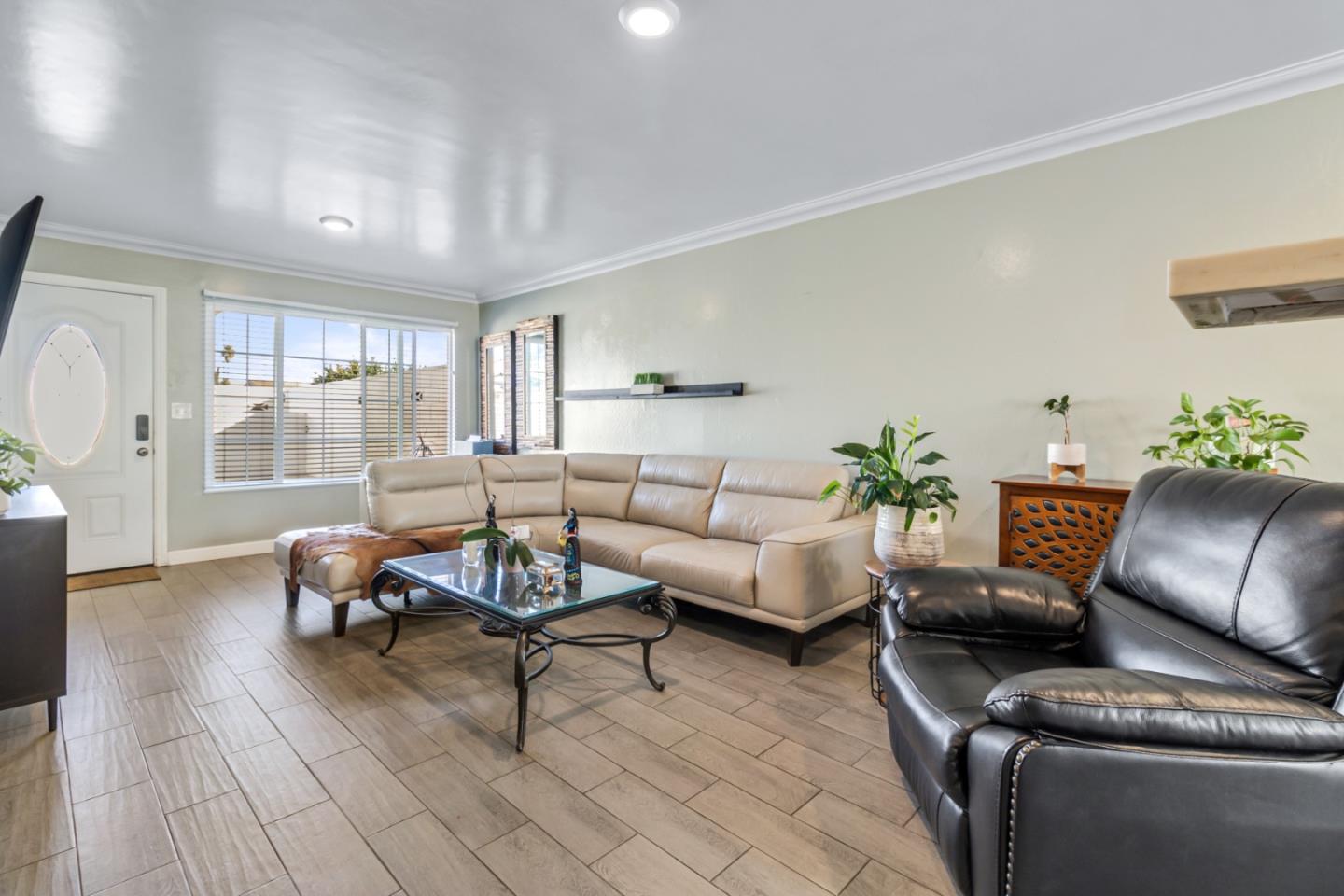 Detail Gallery Image 8 of 29 For 1667 Klamath Dr, Salinas,  CA 93906 - 4 Beds | 2 Baths