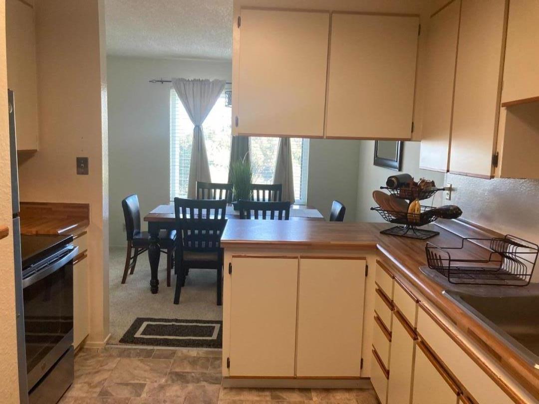 Detail Gallery Image 2 of 26 For 2316 Shelter Creek Ln, San Bruno,  CA 94066 - 2 Beds | 2 Baths