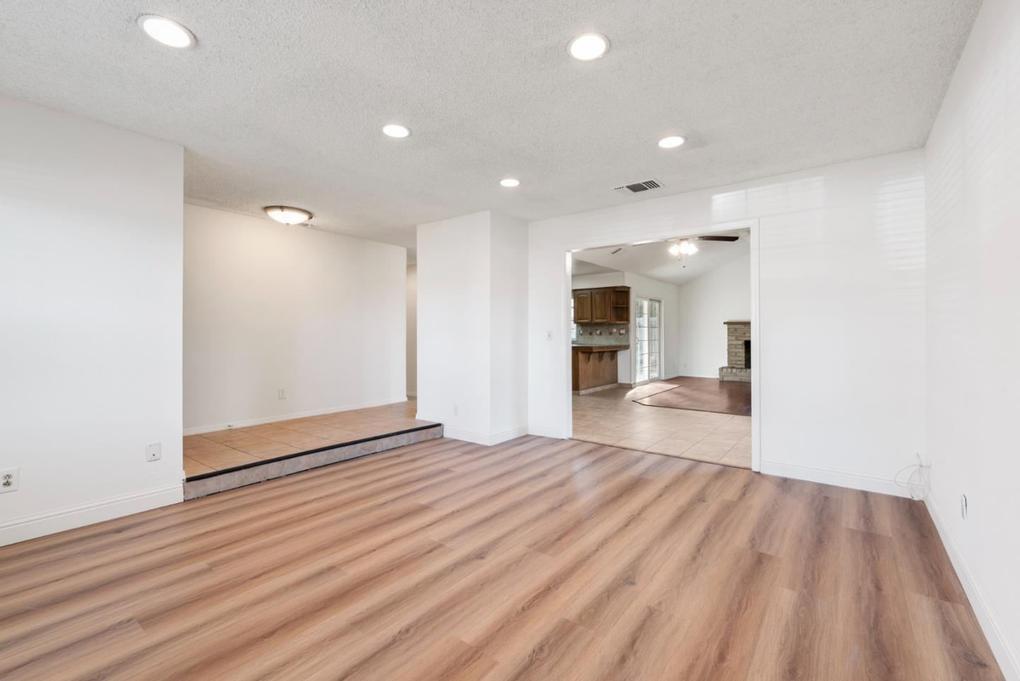 Detail Gallery Image 5 of 27 For 2820 Driftwood Dr, Madera,  CA 93637 - 4 Beds | 2 Baths