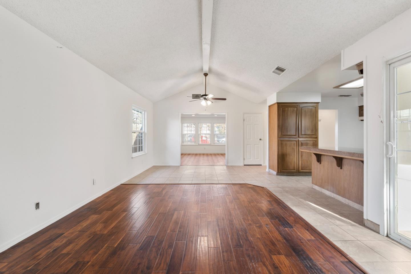 Detail Gallery Image 7 of 27 For 2820 Driftwood Dr, Madera,  CA 93637 - 4 Beds | 2 Baths