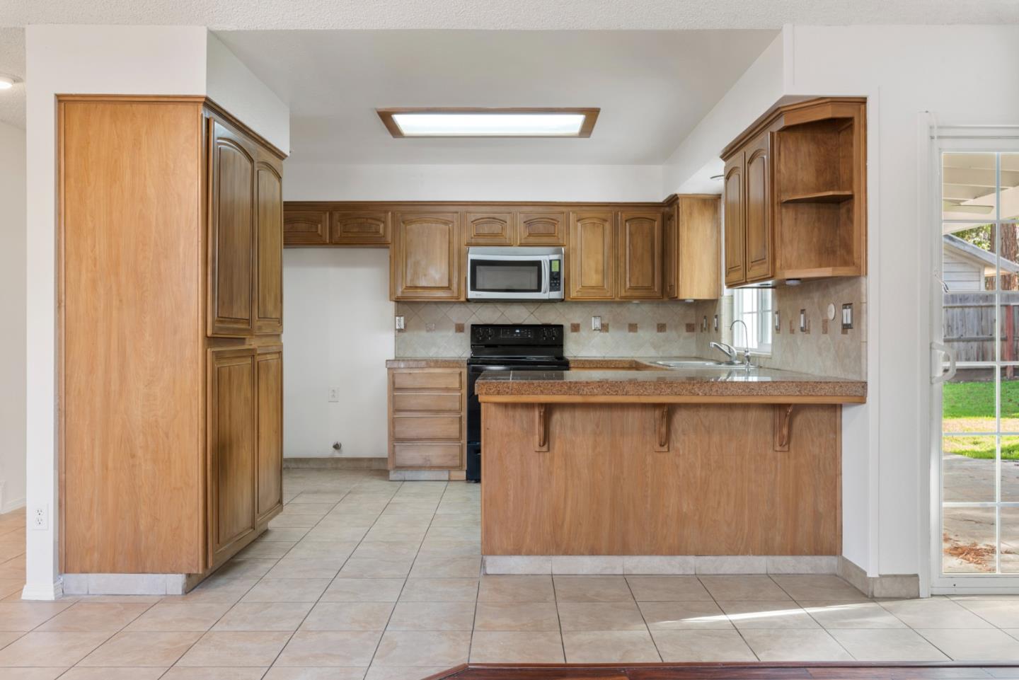 Detail Gallery Image 8 of 27 For 2820 Driftwood Dr, Madera,  CA 93637 - 4 Beds | 2 Baths