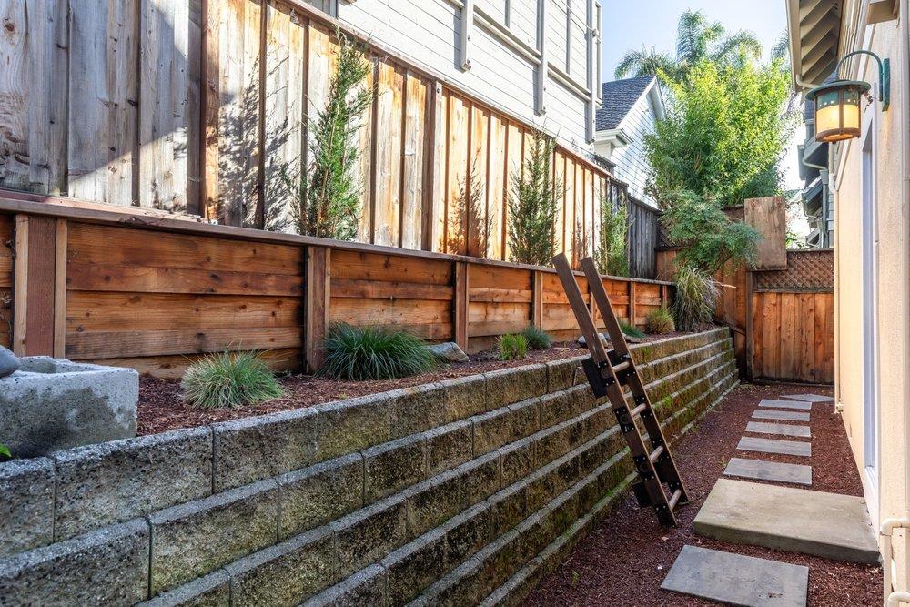 Detail Gallery Image 20 of 22 For 205 Roosevelt Ter, Santa Cruz,  CA 95060 - 2 Beds | 1/1 Baths