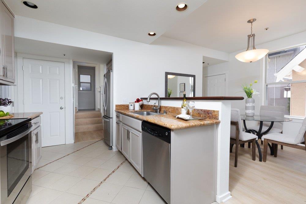 Detail Gallery Image 9 of 22 For 205 Roosevelt Ter, Santa Cruz,  CA 95060 - 2 Beds | 1/1 Baths