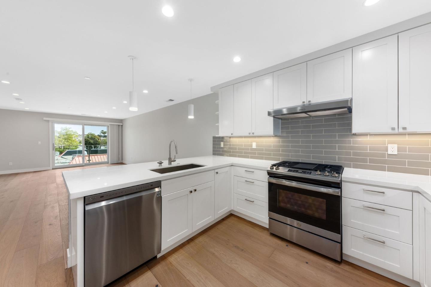 Detail Gallery Image 3 of 17 For 30 Hermosa Ave #301,  Millbrae,  CA 94030 - 2 Beds | 2 Baths