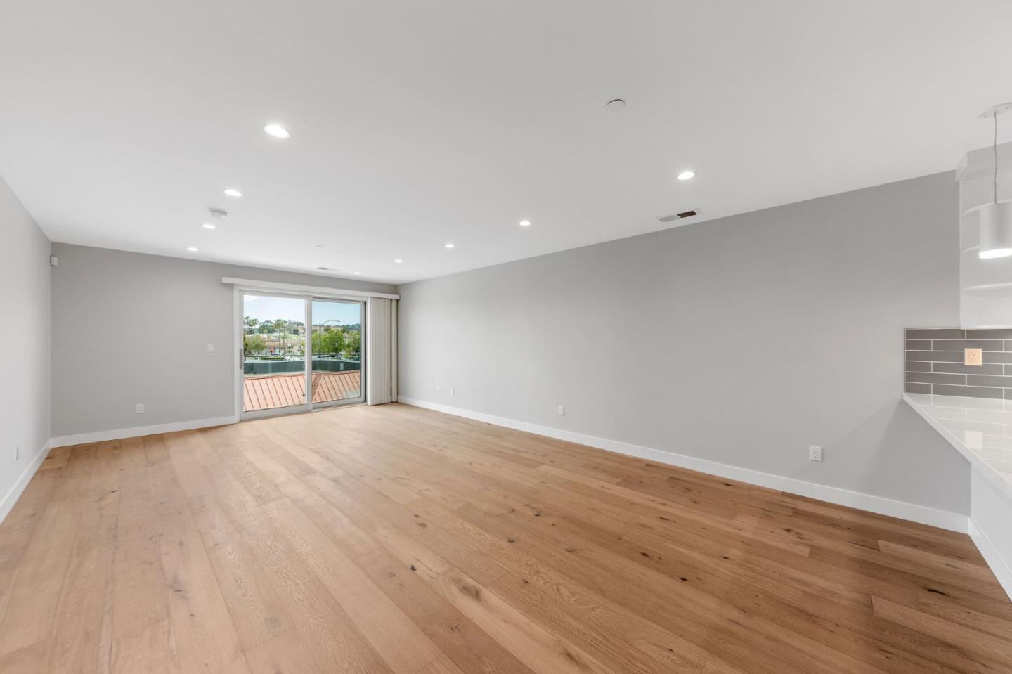 Detail Gallery Image 4 of 17 For 30 Hermosa Ave #301,  Millbrae,  CA 94030 - 2 Beds | 2 Baths