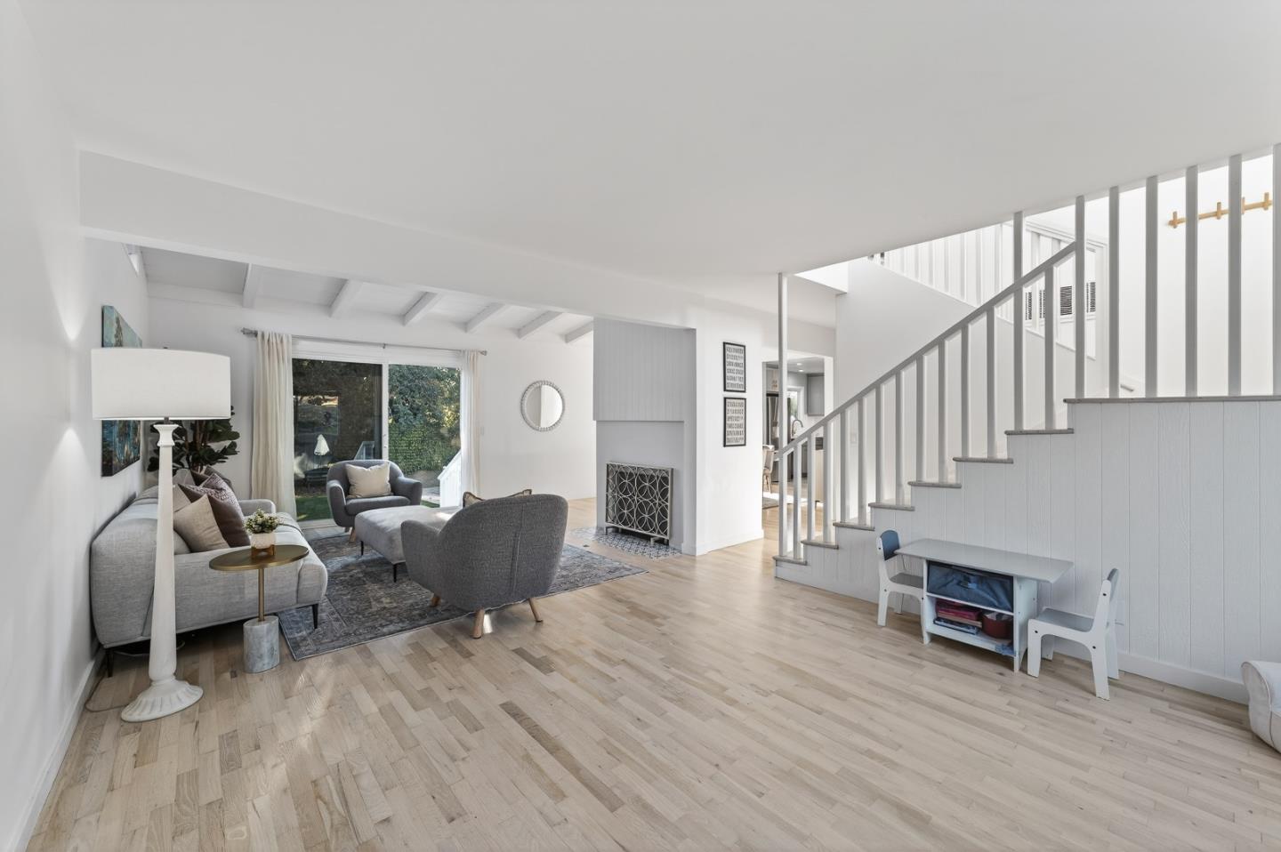 Detail Gallery Image 3 of 26 For 3610 Oliver Rd, Carmel,  CA 93923 - 3 Beds | 2 Baths