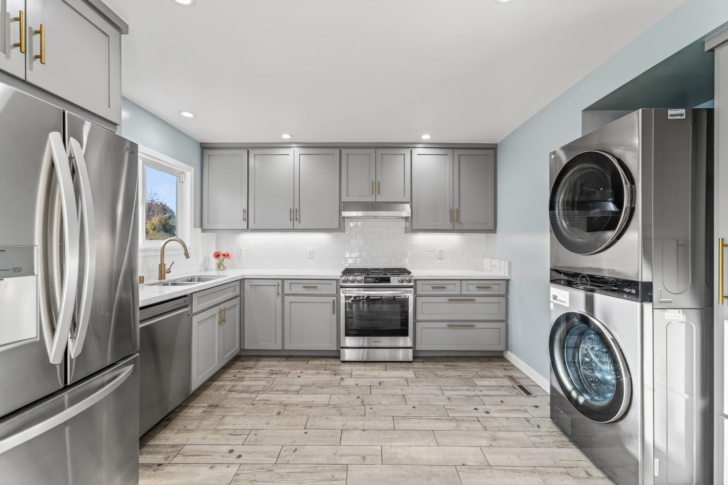 Detail Gallery Image 8 of 26 For 3610 Oliver Rd, Carmel,  CA 93923 - 3 Beds | 2 Baths