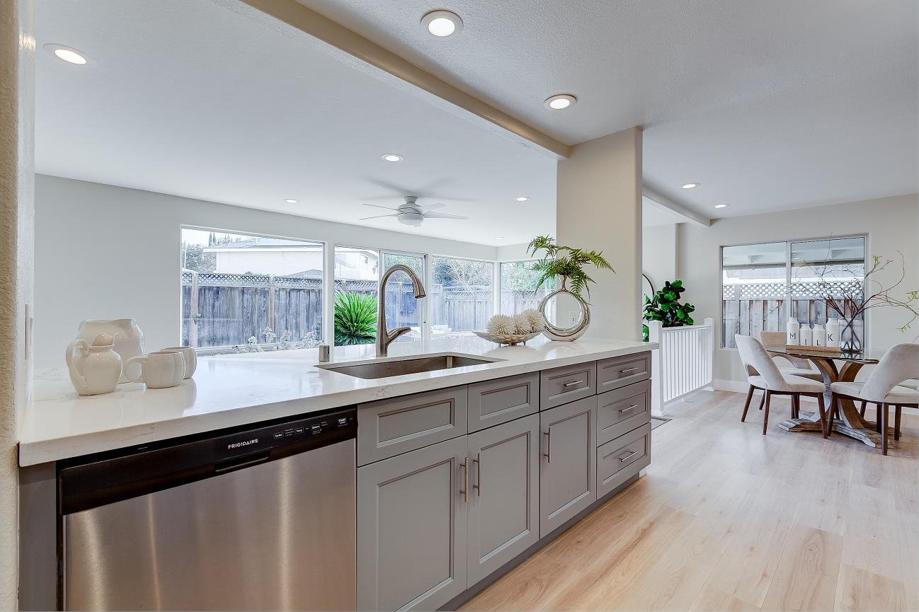 Detail Gallery Image 10 of 32 For 6582 San Ignacio Ave, San Jose,  CA 95119 - 4 Beds | 2/1 Baths