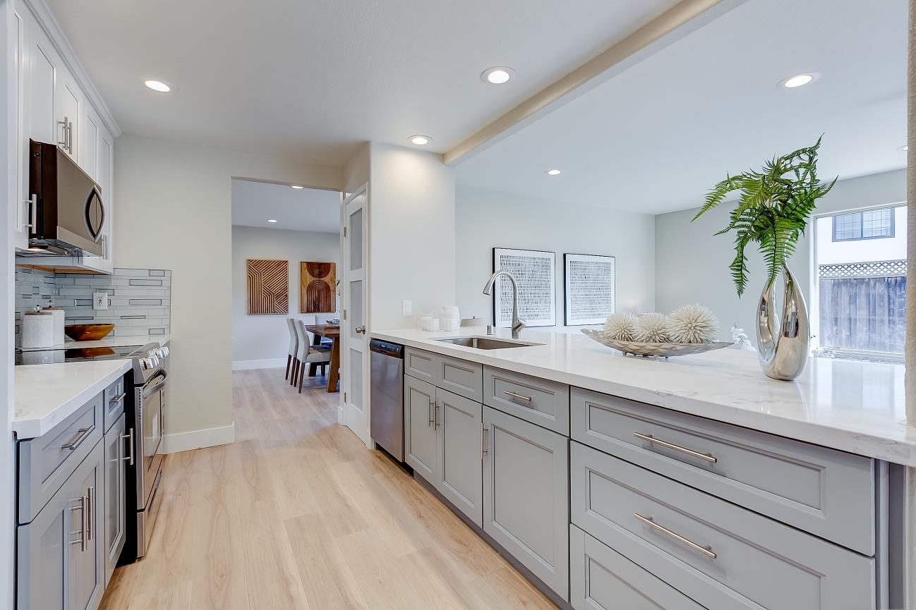 Detail Gallery Image 12 of 32 For 6582 San Ignacio Ave, San Jose,  CA 95119 - 4 Beds | 2/1 Baths