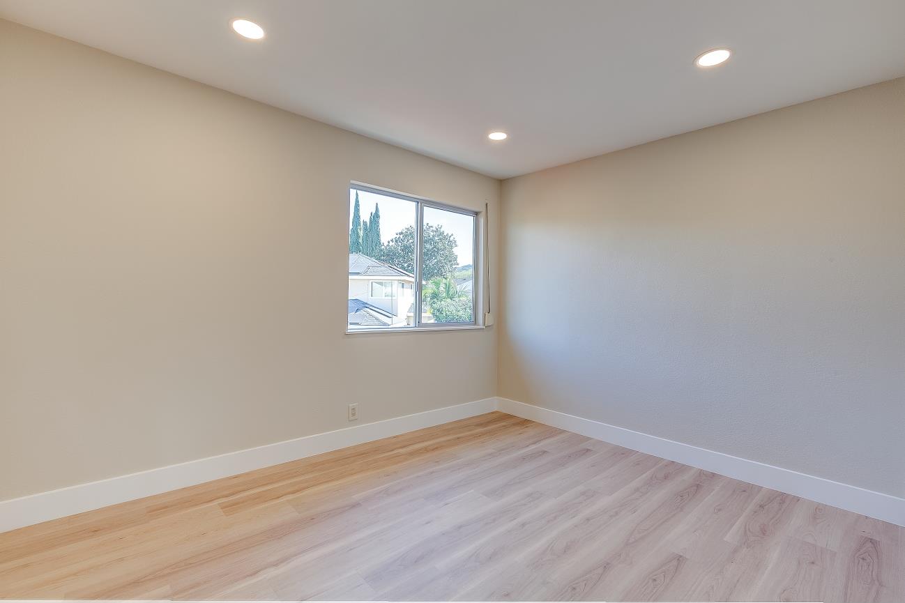 Detail Gallery Image 25 of 32 For 6582 San Ignacio Ave, San Jose,  CA 95119 - 4 Beds | 2/1 Baths