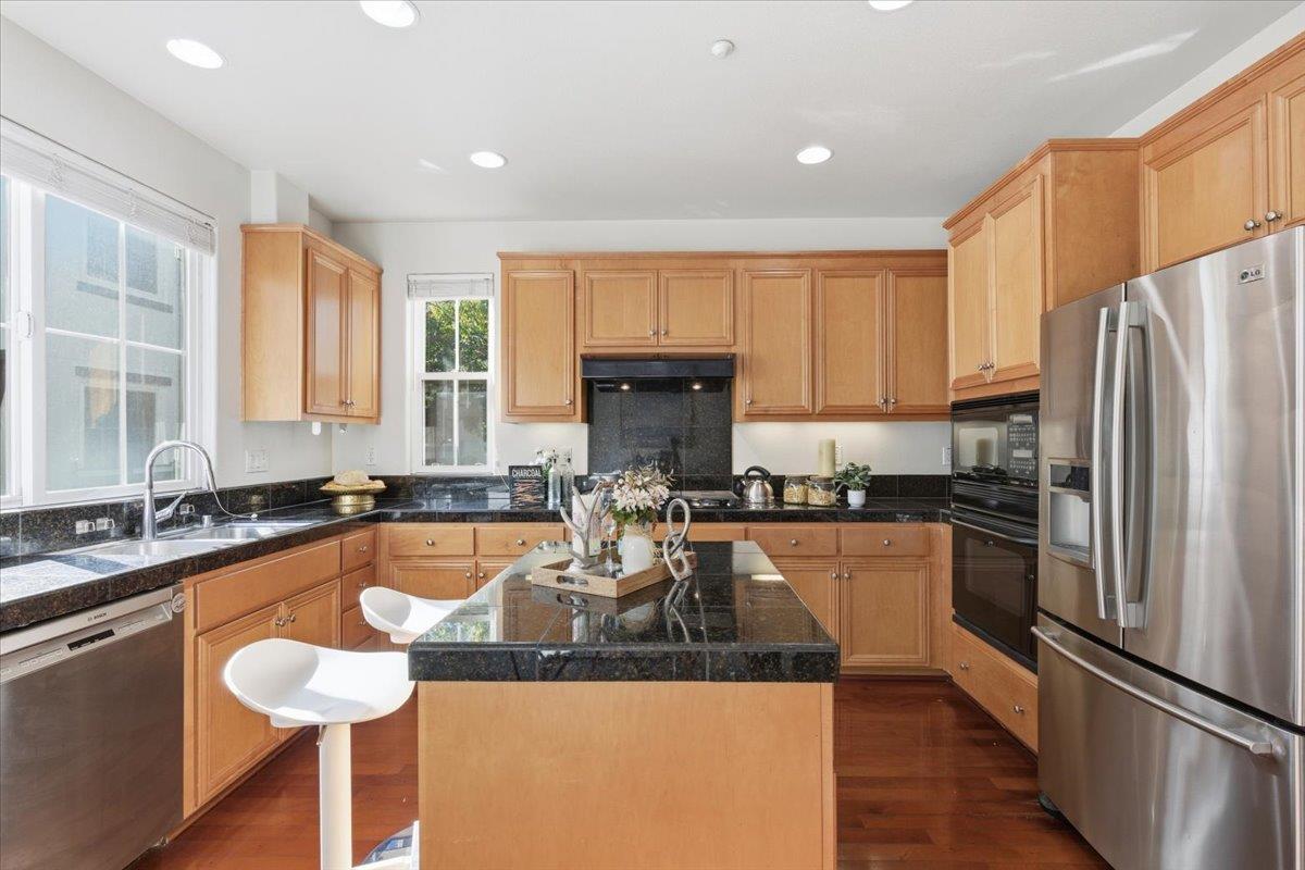 Detail Gallery Image 10 of 44 For 8831 Oliver Pl, Dublin,  CA 94568 - 4 Beds | 2/1 Baths