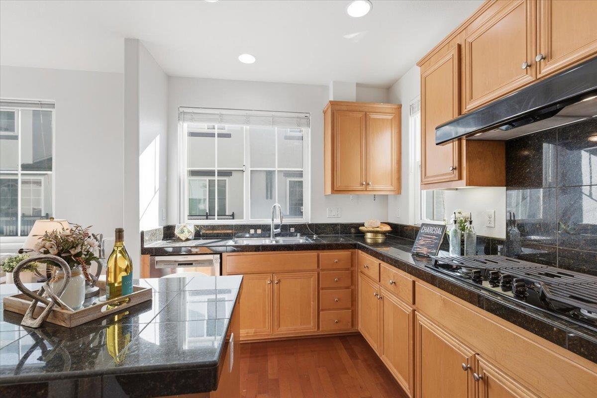 Detail Gallery Image 11 of 44 For 8831 Oliver Pl, Dublin,  CA 94568 - 4 Beds | 2/1 Baths