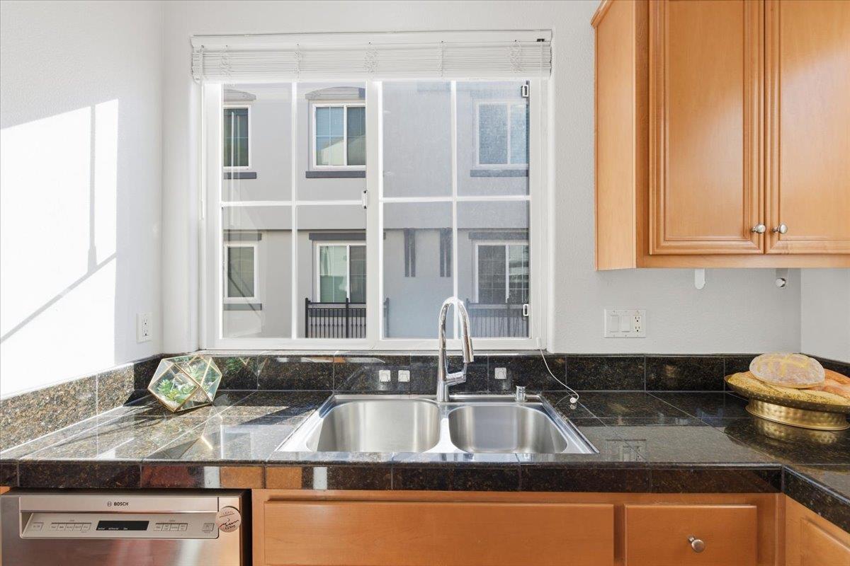 Detail Gallery Image 12 of 44 For 8831 Oliver Pl, Dublin,  CA 94568 - 4 Beds | 2/1 Baths