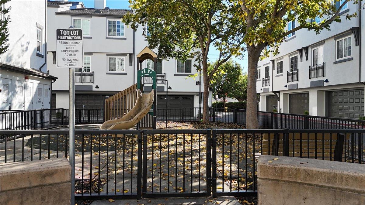 Detail Gallery Image 28 of 44 For 8831 Oliver Pl, Dublin,  CA 94568 - 4 Beds | 2/1 Baths