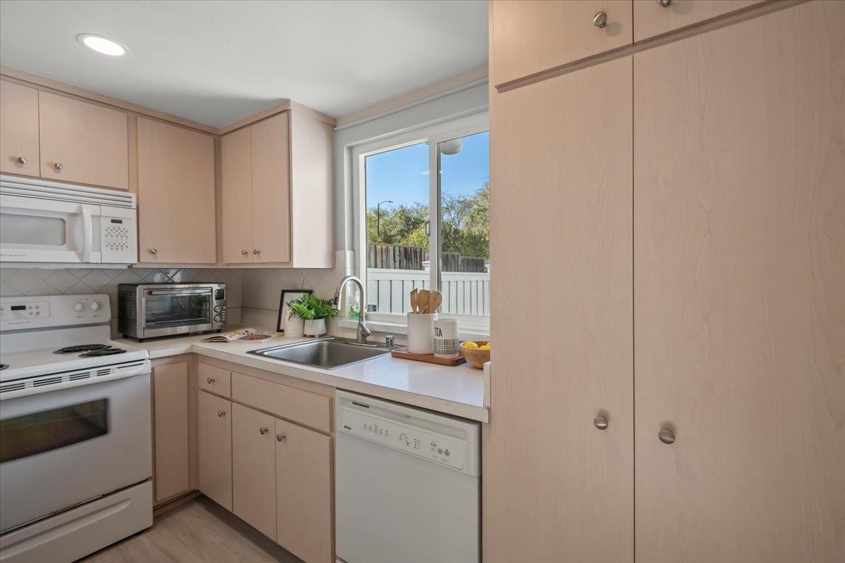 Detail Gallery Image 8 of 17 For 1656 Belleville Way, Sunnyvale,  CA 94087 - 2 Beds | 1 Baths