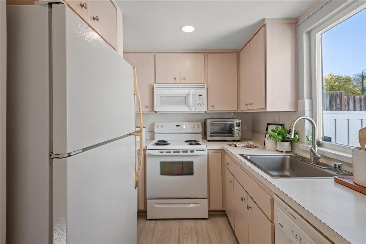 Detail Gallery Image 9 of 17 For 1656 Belleville Way, Sunnyvale,  CA 94087 - 2 Beds | 1 Baths