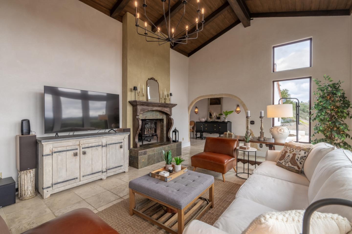 Detail Gallery Image 10 of 39 For 25430 Loma Robles Dr, Carmel,  CA 93923 - 3 Beds | 2/1 Baths