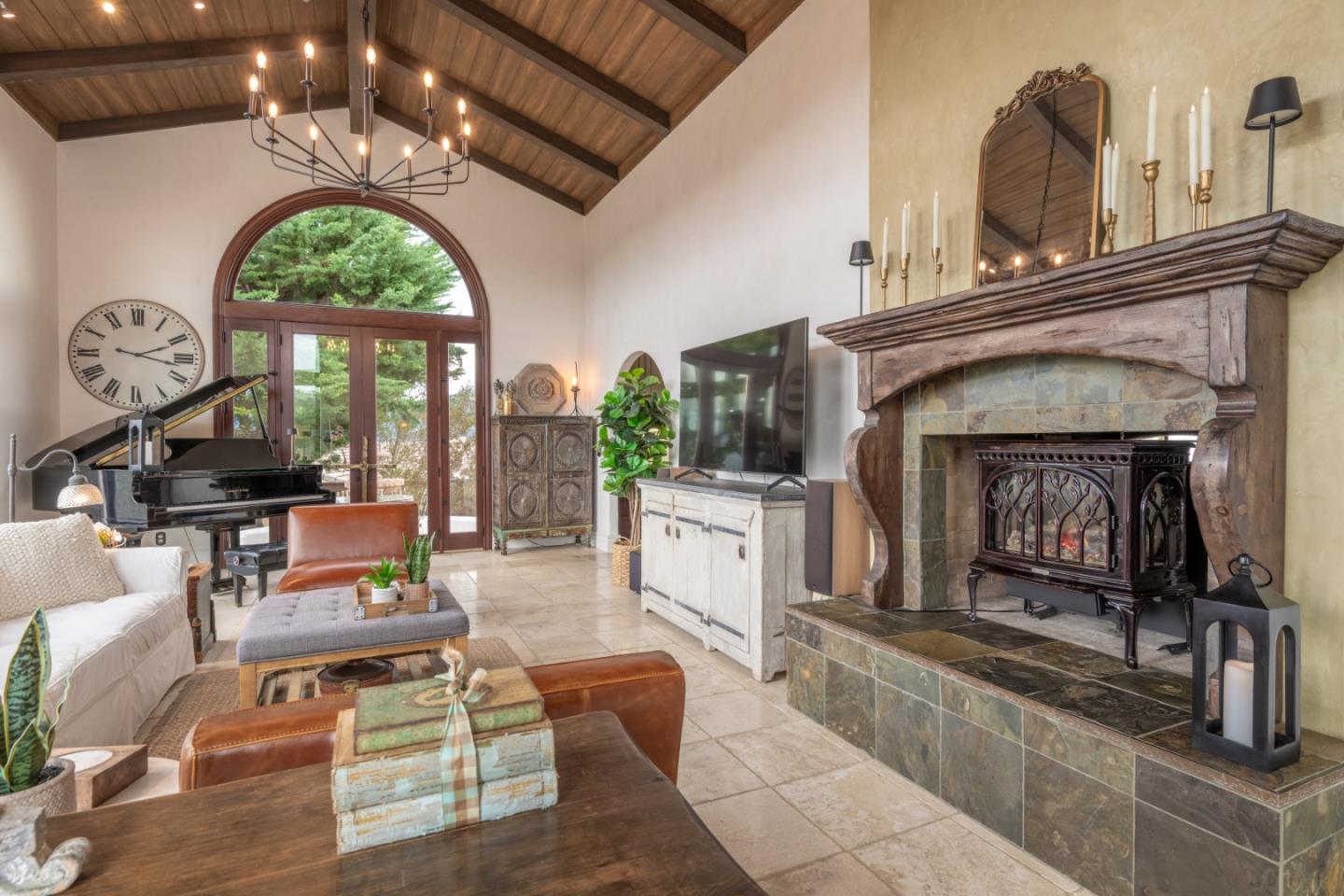 Detail Gallery Image 12 of 39 For 25430 Loma Robles Dr, Carmel,  CA 93923 - 3 Beds | 2/1 Baths