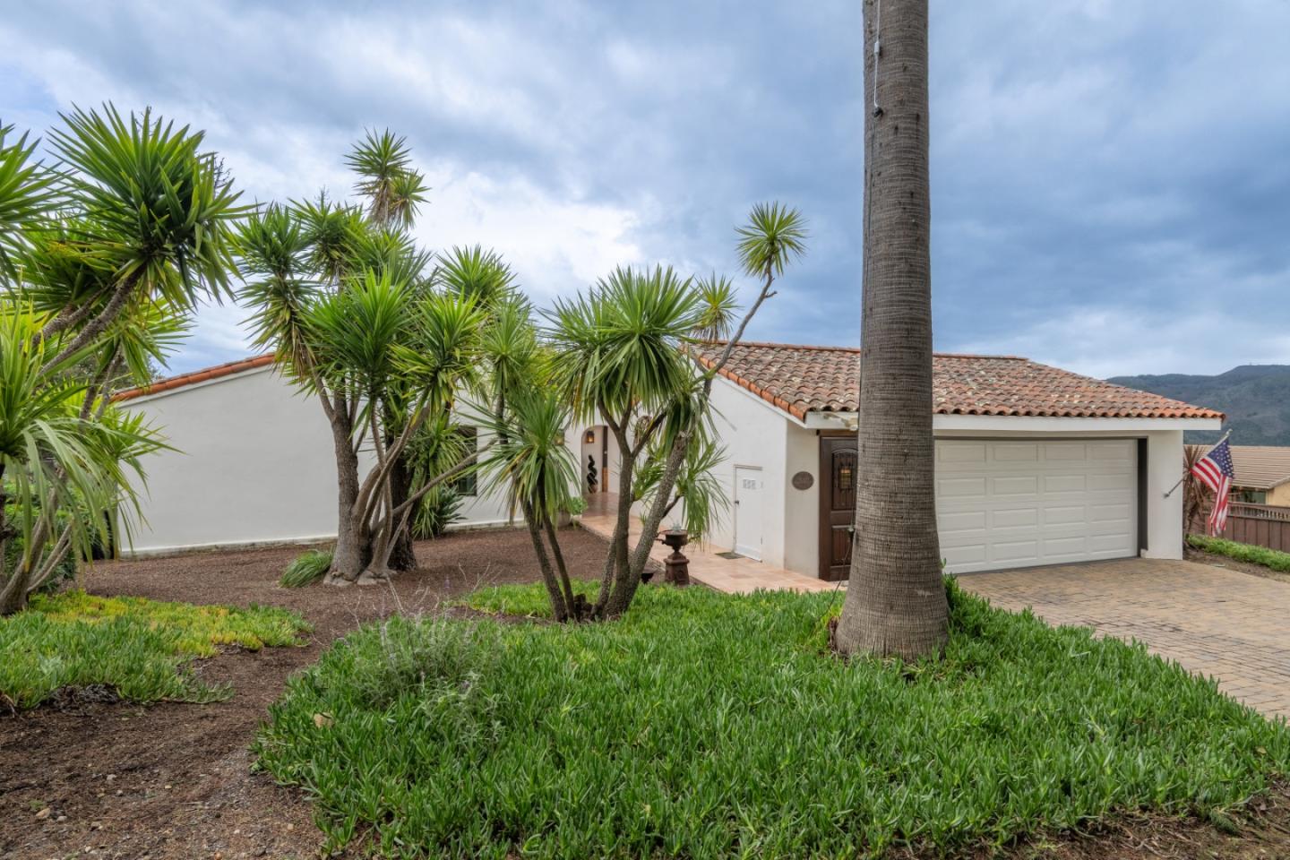 Detail Gallery Image 2 of 39 For 25430 Loma Robles Dr, Carmel,  CA 93923 - 3 Beds | 2/1 Baths