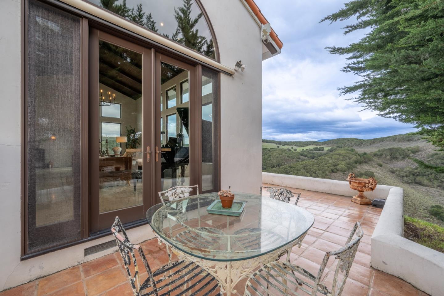 Detail Gallery Image 4 of 39 For 25430 Loma Robles Dr, Carmel,  CA 93923 - 3 Beds | 2/1 Baths