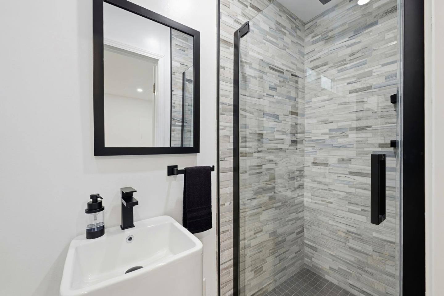 Detail Gallery Image 22 of 32 For 118 Alexander Ave, Redwood City,  CA 94061 - 2 Beds | 2 Baths