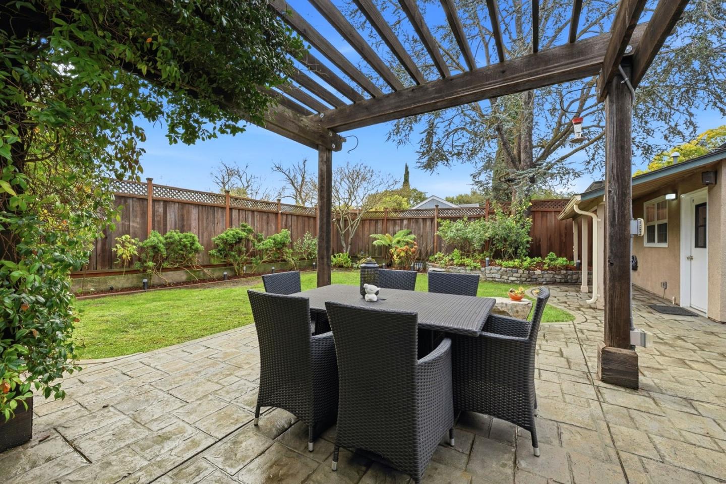 Detail Gallery Image 27 of 32 For 118 Alexander Ave, Redwood City,  CA 94061 - 2 Beds | 2 Baths