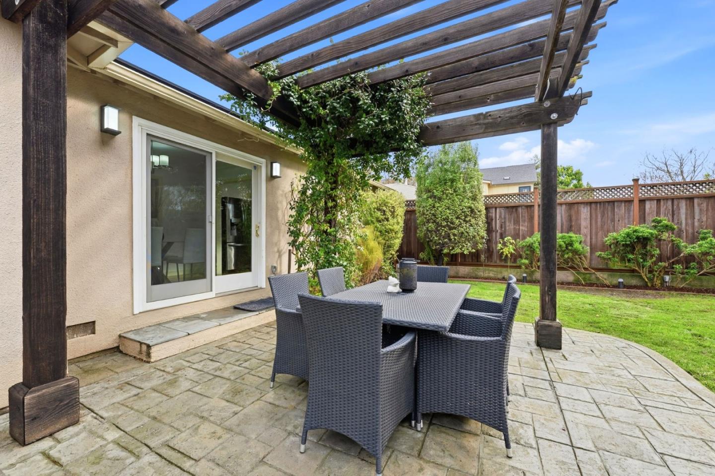 Detail Gallery Image 28 of 32 For 118 Alexander Ave, Redwood City,  CA 94061 - 2 Beds | 2 Baths