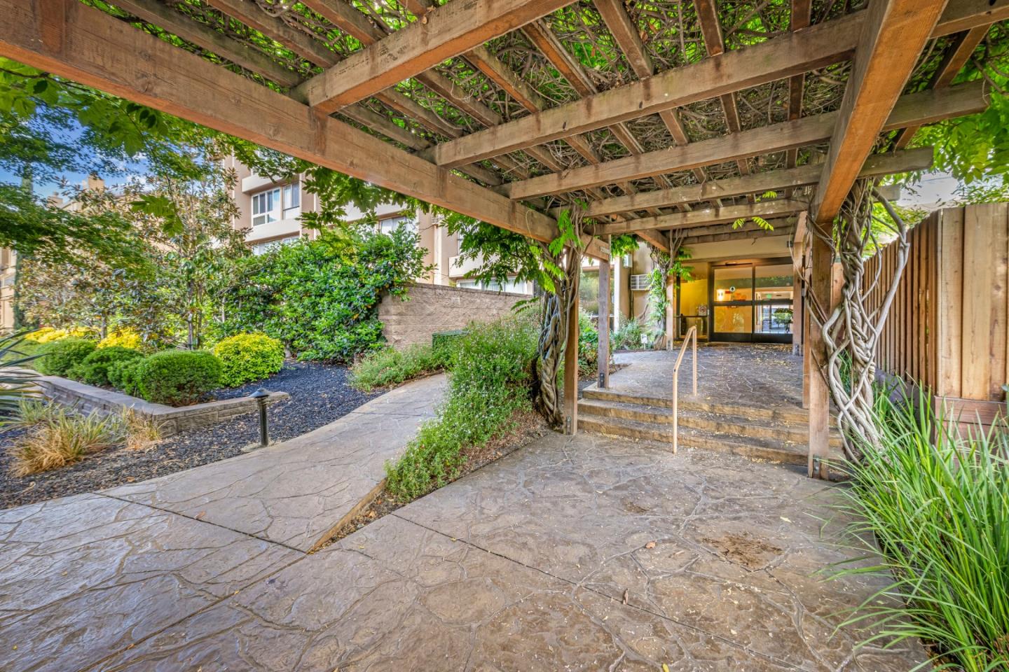 Detail Gallery Image 6 of 37 For 1700 Civic Center Dr #404,  Santa Clara,  CA 95050 - 1 Beds | 1 Baths