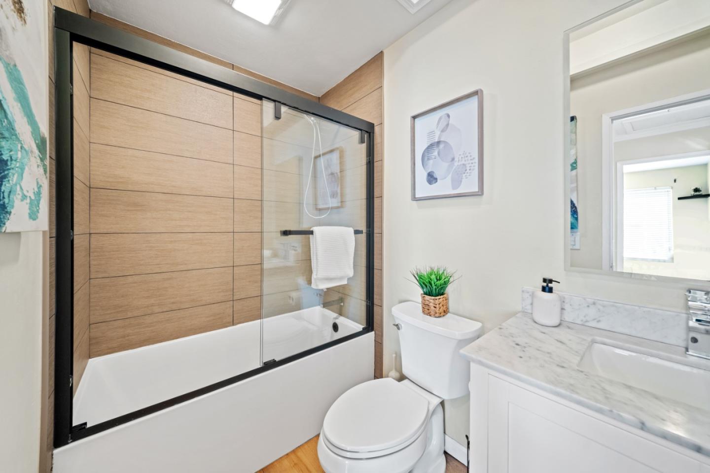 Detail Gallery Image 11 of 55 For 1050 Yosemite Dr, Pacifica,  CA 94044 - 4 Beds | 3 Baths