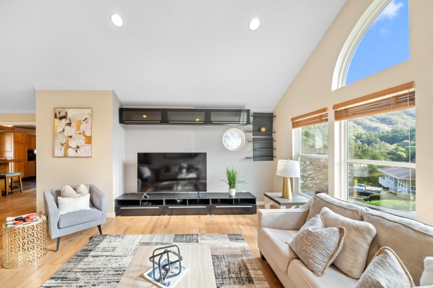 Detail Gallery Image 15 of 55 For 1050 Yosemite Dr, Pacifica,  CA 94044 - 4 Beds | 3 Baths