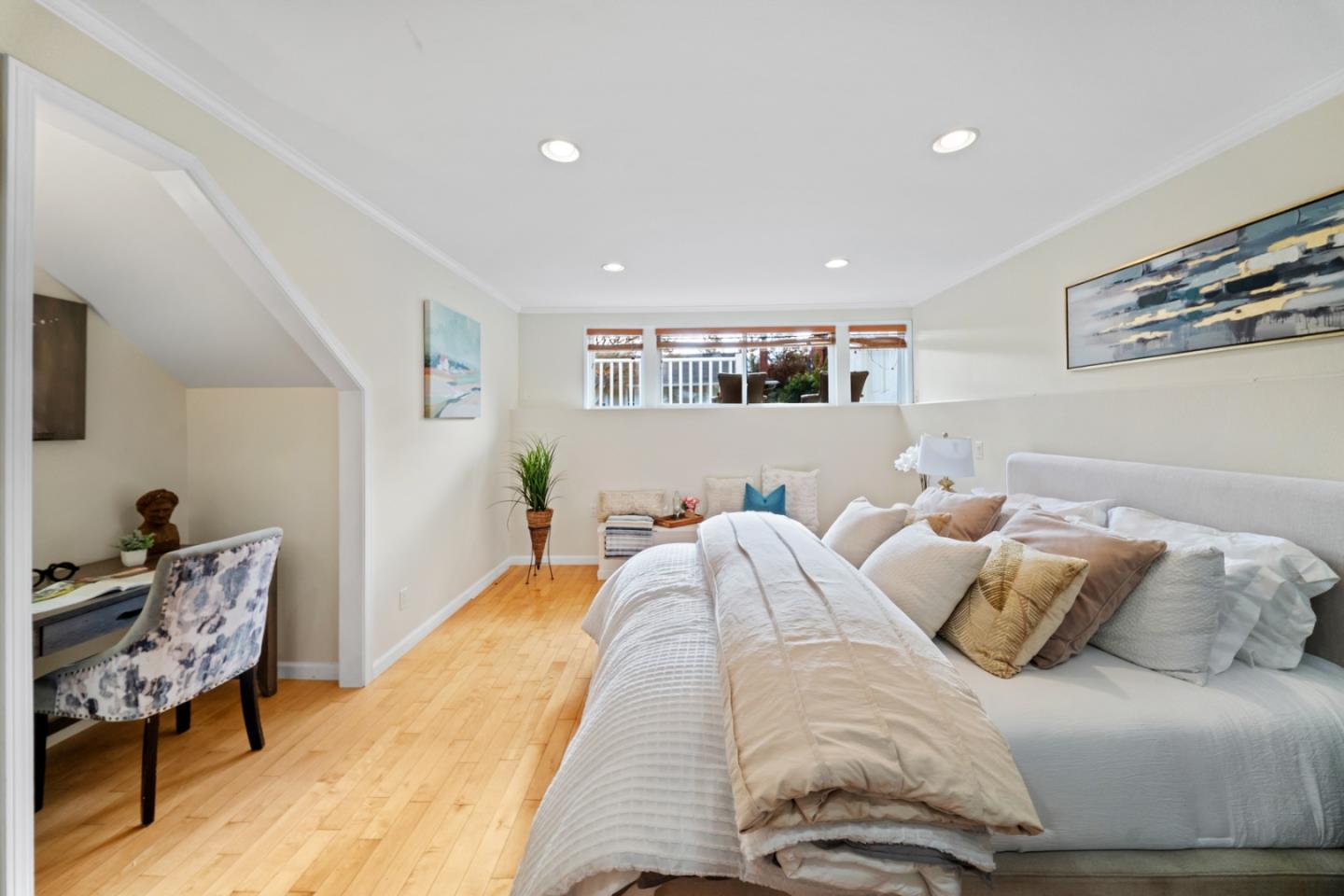 Detail Gallery Image 32 of 55 For 1050 Yosemite Dr, Pacifica,  CA 94044 - 4 Beds | 3 Baths