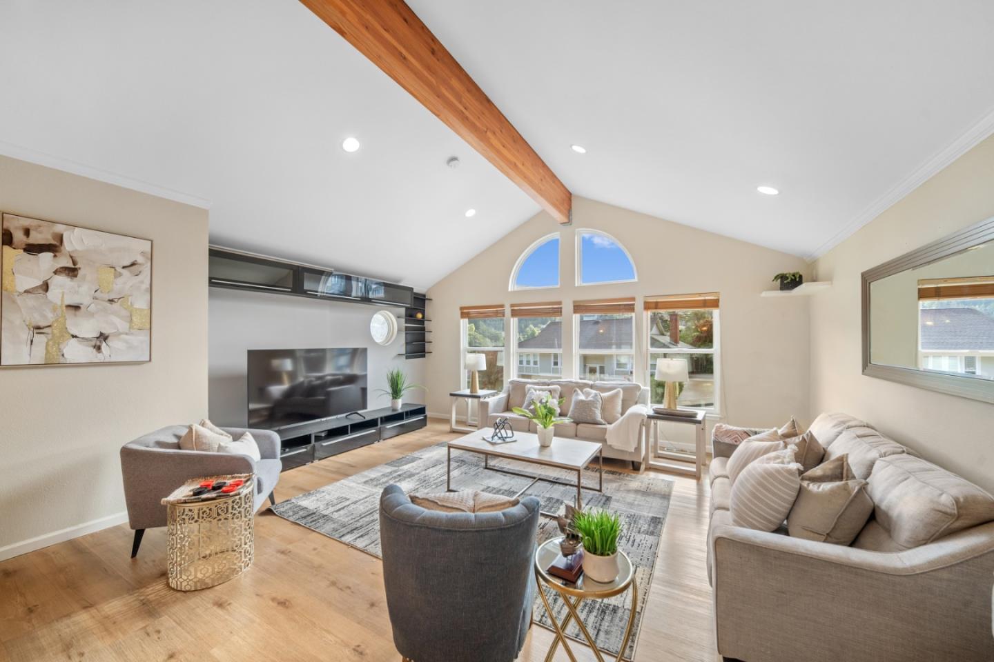 Detail Gallery Image 5 of 55 For 1050 Yosemite Dr, Pacifica,  CA 94044 - 4 Beds | 3 Baths