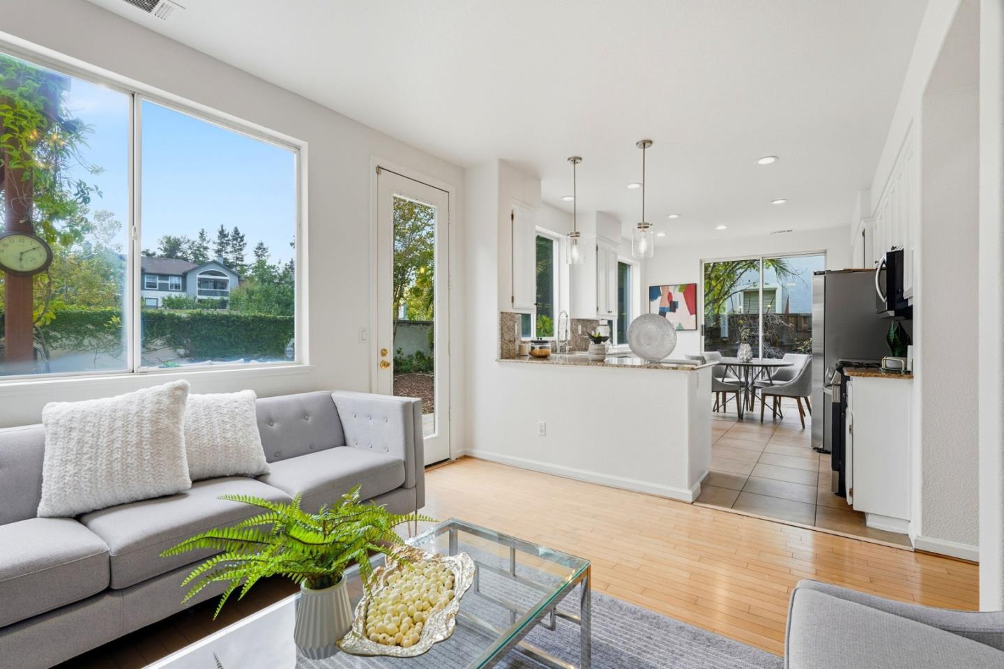 Detail Gallery Image 13 of 52 For 448 River Rock Ct, San Jose,  CA 95136 - 3 Beds | 2/1 Baths