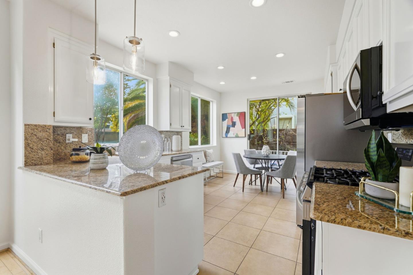 Detail Gallery Image 14 of 52 For 448 River Rock Ct, San Jose,  CA 95136 - 3 Beds | 2/1 Baths