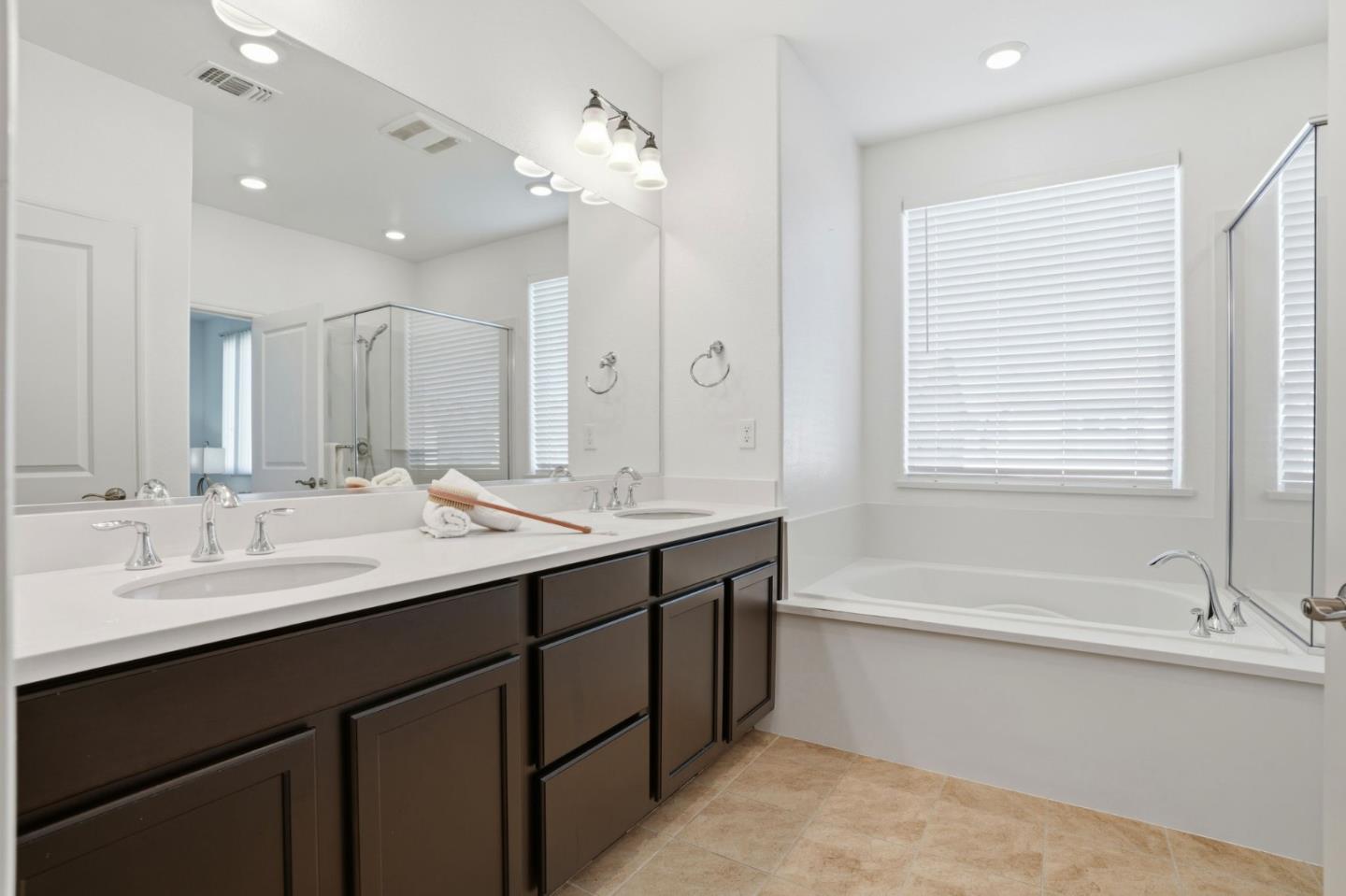 Detail Gallery Image 13 of 21 For 2733 Penrose Ln, Lathrop,  CA 95330 - 5 Beds | 3 Baths