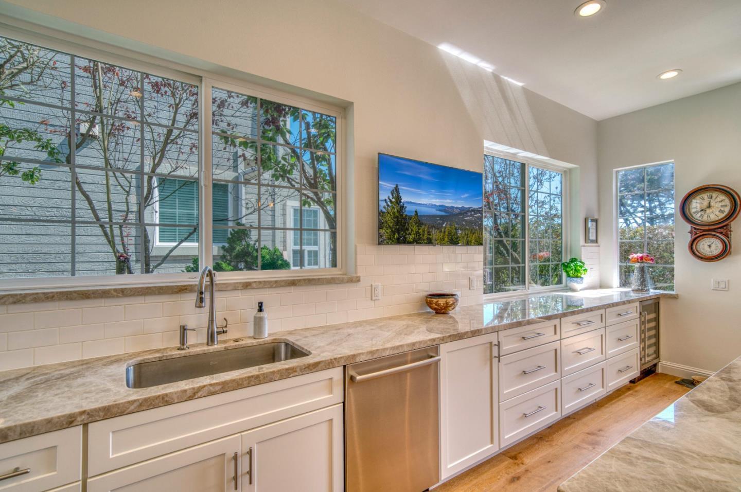 Detail Gallery Image 10 of 35 For 21 Merion Rd, Half Moon Bay,  CA 94019 - 3 Beds | 2/1 Baths