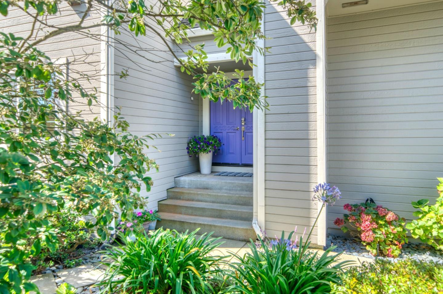 Detail Gallery Image 2 of 35 For 21 Merion Rd, Half Moon Bay,  CA 94019 - 3 Beds | 2/1 Baths