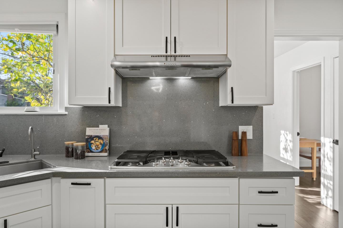 Detail Gallery Image 11 of 39 For 108 Durham St, Menlo Park,  CA 94025 - 3 Beds | 2 Baths