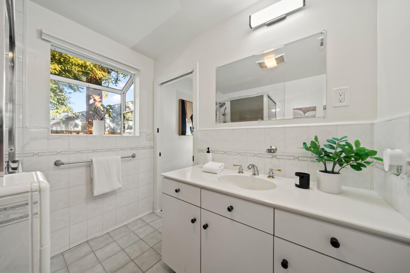 Detail Gallery Image 14 of 39 For 108 Durham St, Menlo Park,  CA 94025 - 3 Beds | 2 Baths